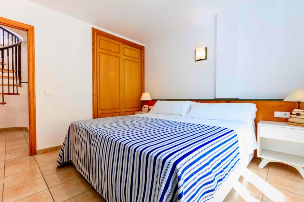 Apartamentos Sa Varadero Fronte Mar Espujols Es Pujols Esterno foto