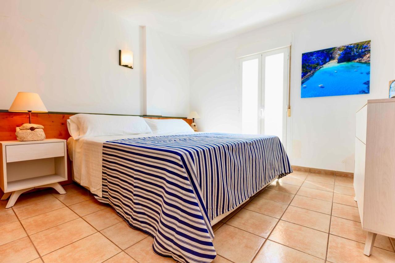 Apartamentos Sa Varadero Fronte Mar Espujols Es Pujols Esterno foto